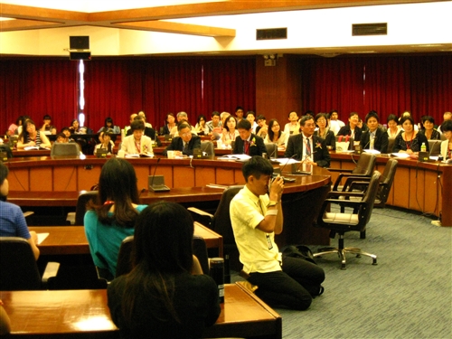 Special Guest Gives a Lecture on Haruki Murakami Literature