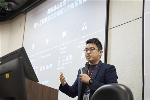 Digital SPROUT Lecture hosted by the Office of Information Services: Dr. Chih-Yung Chang Talked about Using ChatGPT for Positive Learning