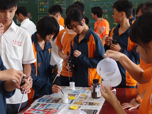The Chemistry Mobile Promotes Science in Yunlin County