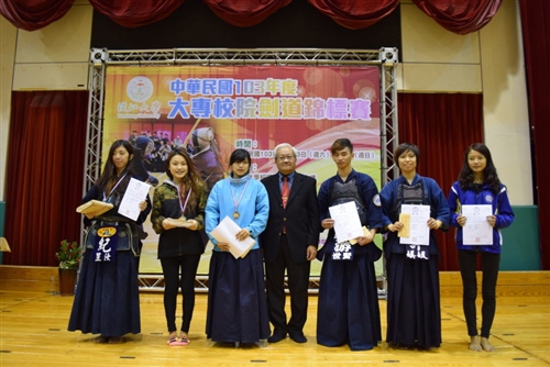 The 2014 Annual Junior College Kendo Competition Takes Place in the Shao-mo Memorial Gymnasium