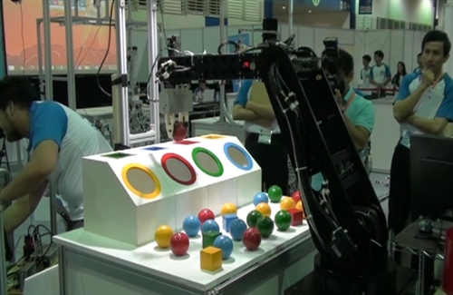 The Department of Electrical Engineering Shines in Robotics Competition