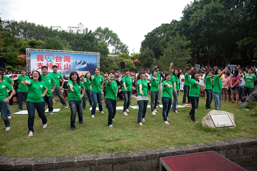 A Concert to Promote Jade Mountain