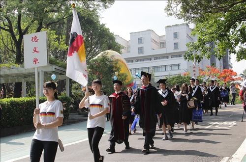 The Class of 2017 Graduates from TKU