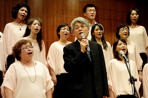 Female Faculty Alliance Choir Peform for the Moon Night Flower