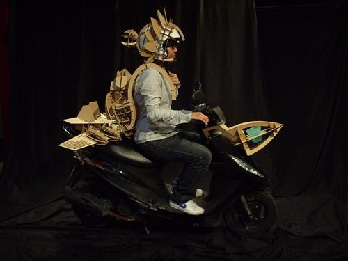 TKU students Li Chen-an and Cai Wan-lin claim gold and silver in design competition