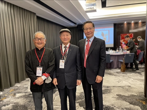 TKU Golden Eagle Club Welcomes New Members, Chairperson Chang Personally Presents Badges