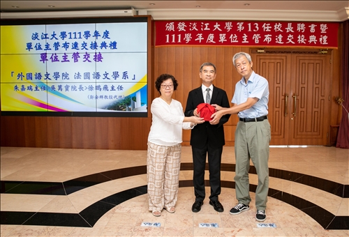 In the Ceremony of Awarding the 13th Principal