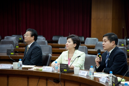 An agreement inaugurating a new sister school relationship