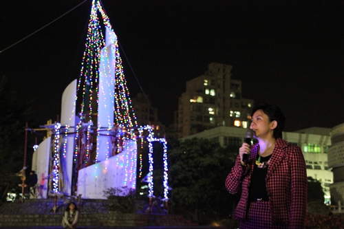 A Light Ceremony and a White Christmas Masquerade