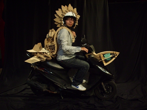 TKU students Li Chen-an and Cai Wan-lin claim gold and silver in design competition