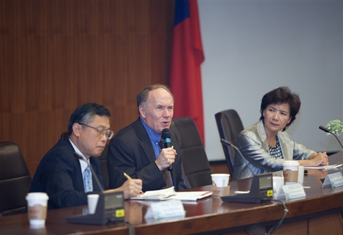 Nobel laureate Edward C. Prescott visits Tamkang