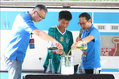 The TKU Mobile Chemistry Lab Promoting Popular Science