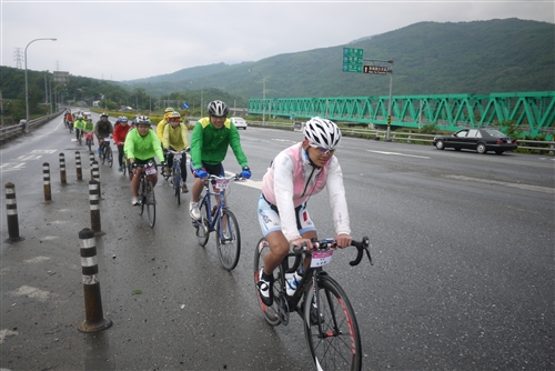 40 Students Take Bike Trip All Around the Entire Island