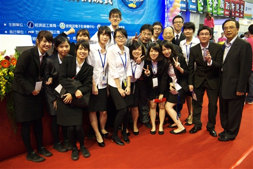 Tamkang triumphs at data management Olympics