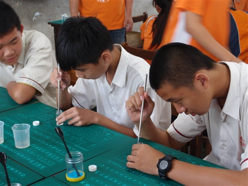 The Chemistry Mobile Promotes Science in Yunlin County