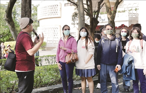 “Chasing the Light” Introduce Tamkang University to High School Students