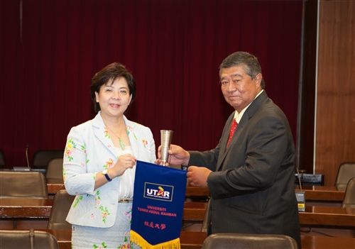 馬來西亞拉曼大學校董會主席伉儷及校長一行6人蒞校訪問。