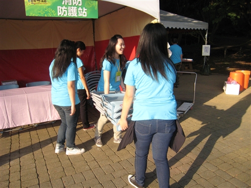 Tamkang Freshmen Serving the Community
