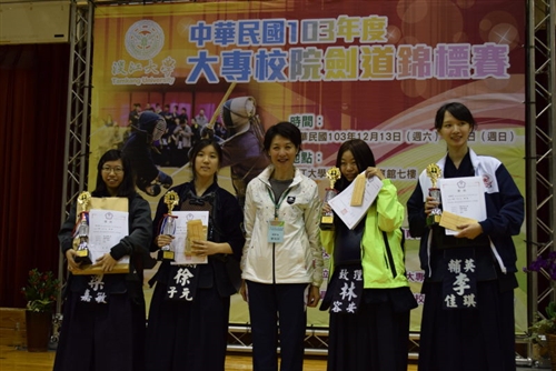 The 2014 Annual Junior College Kendo Competition Takes Place in the Shao-mo Memorial Gymnasium