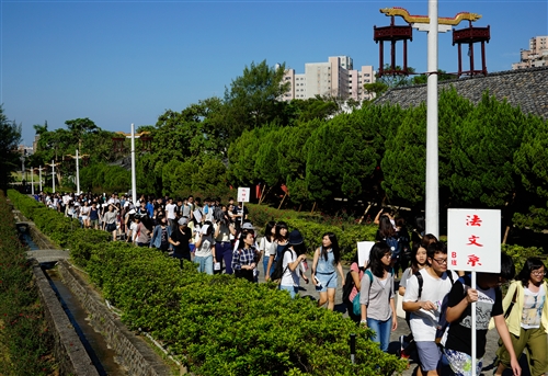 New Students Enter Campus Old School