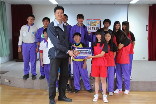 The Bright Light Science Service Team Heads to Liu Ying Junior High School