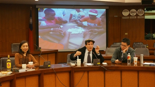 Forum Held to Discuss Relationship Between America and Cuba