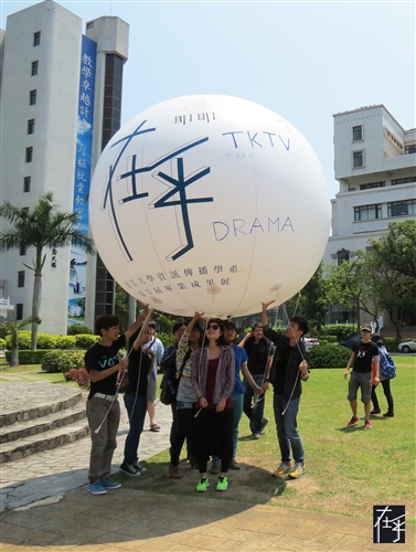 Graduating TKU Students Leave Their Mark