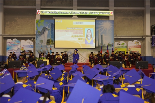 The Island's First All-English Graduation Ceremony Held at Lanyang