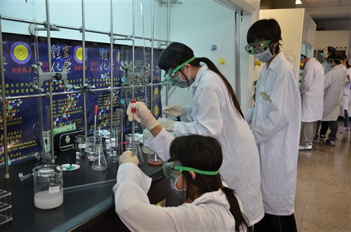 The 2013 Chung Ling Chemistry Competition
