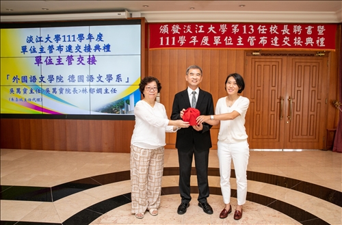 In the Ceremony of Awarding the 13th Principal