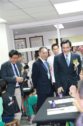 Ben-hang Chang is Honored with 55th Annual Chinese Art and Literature Prize
