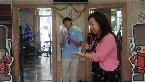 The College of Foreign Languages and Literatures Celebrates Christmas Early