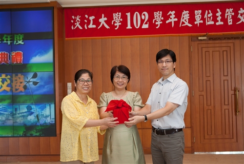 TKU Holds 2013 Handover Ceremony for Department Heads