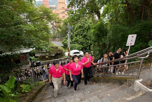 Freshmen Scale the ‘Overcoming Difficulty’ Slope