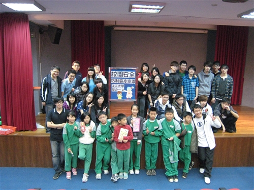 Freshmen Entertain and Educate Local Students