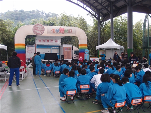 Chemistry Service Learning Reaches 100 Schools in the Country