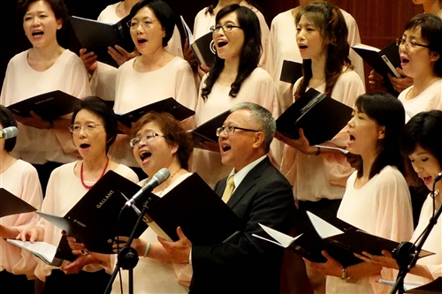 Female Faculty Alliance Choir Peform for the Moon Night Flower