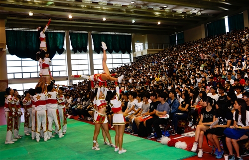 New Students Enter Campus Old School