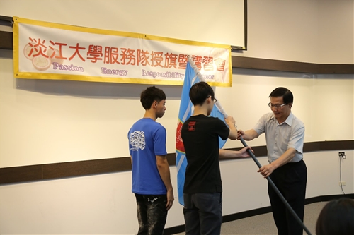 103年暑假社會服務隊授旗出發！