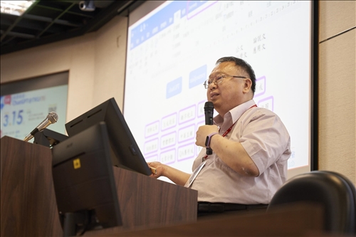 資訊處辦數位深耕講座 張志勇：善用ChatGPT 正向學習