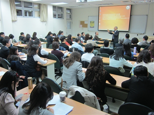 The EMBA invites Governor Junq-tzer Lin to Give a Lecture for Young Professionals