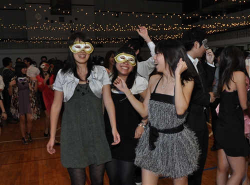 A Light Ceremony and a White Christmas Masquerade