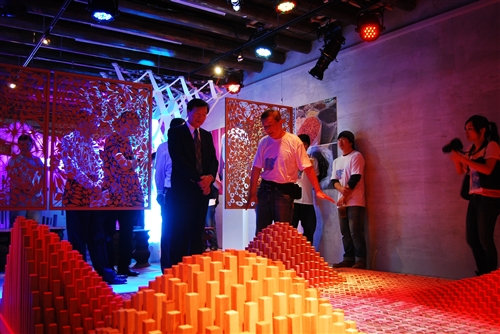 A Unique Exhibit that Blends New and Old