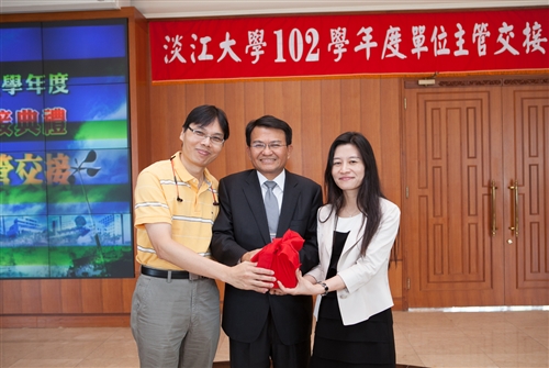 TKU Holds 2013 Handover Ceremony for Department Heads