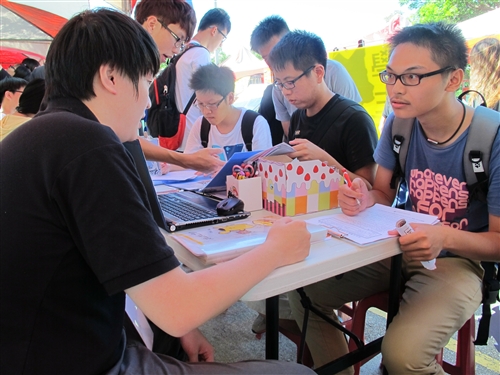 Student Association, Joint Alumni Association Hold 2013 Student Club Admissions Fair