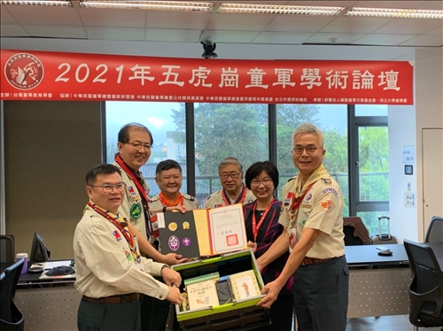 淡江童軍團贈書 盼打造專業藏書區