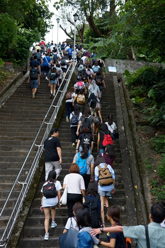 Freshmen Scale the ‘Overcoming Difficulty’ Slope