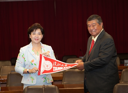 馬來西亞拉曼大學校董會主席伉儷及校長一行6人蒞校訪問。