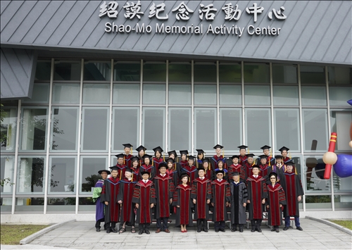 The Island's First All-English Graduation Ceremony Held at Lanyang