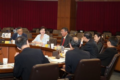 馬來西亞拉曼大學校董會主席伉儷及校長一行6人蒞校訪問。